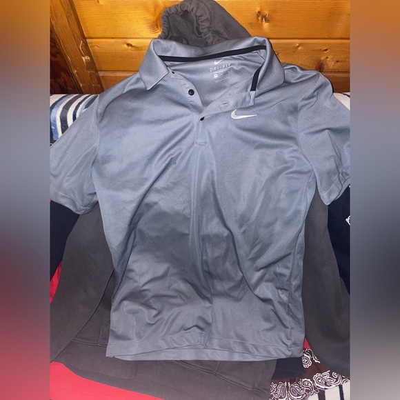 Men’s size medium shirts - Picture 6 of 8